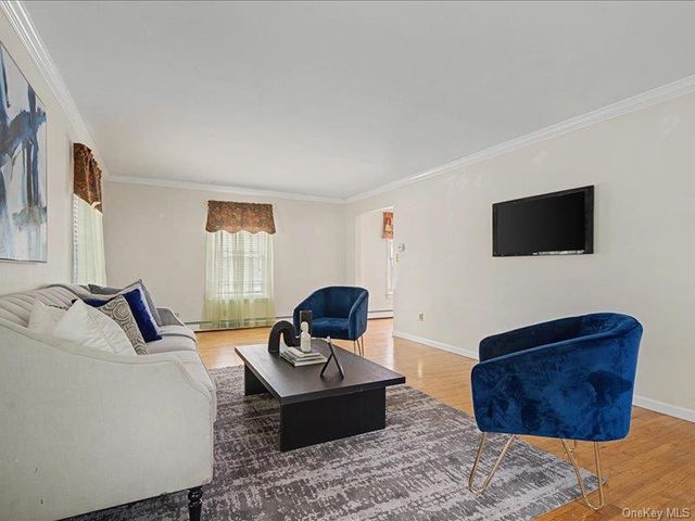 4 Debbie Court, Chester, NY 10918