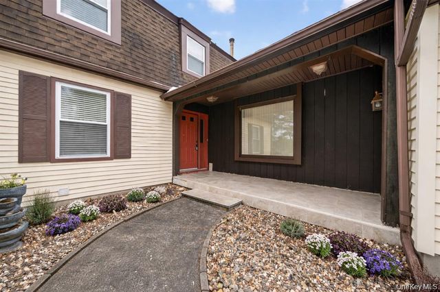 4 Debbie Court, Chester, NY 10918