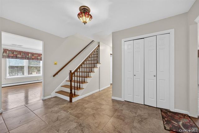 4 Debbie Court, Chester, NY 10918