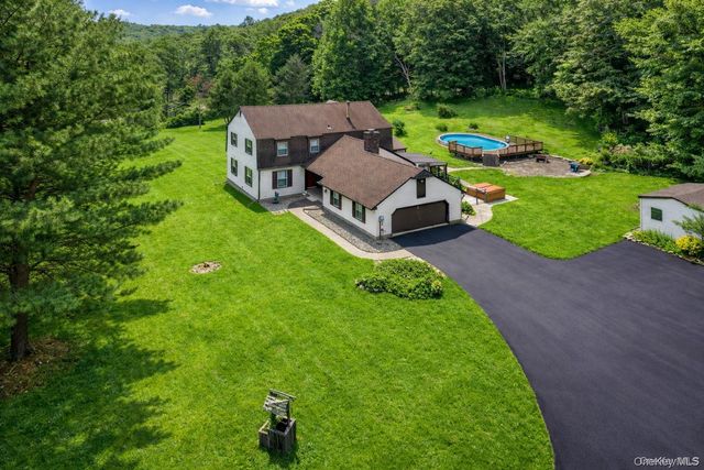 4 Debbie Court, Chester, NY 10918