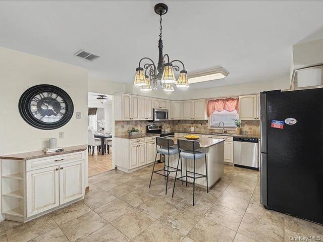 4 Debbie Court, Chester, NY 10918