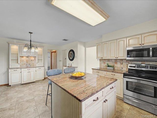 4 Debbie Court, Chester, NY 10918