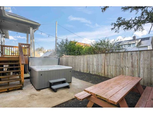 17855 OCEAN Blvd, Rockaway Beach, OR 97136