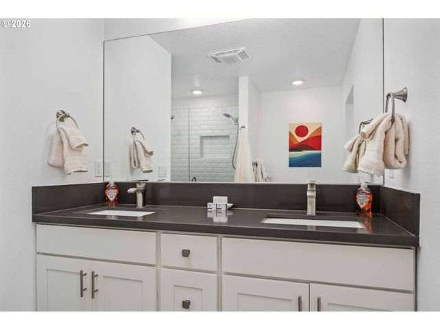 17855 OCEAN Blvd, Rockaway Beach, OR 97136
