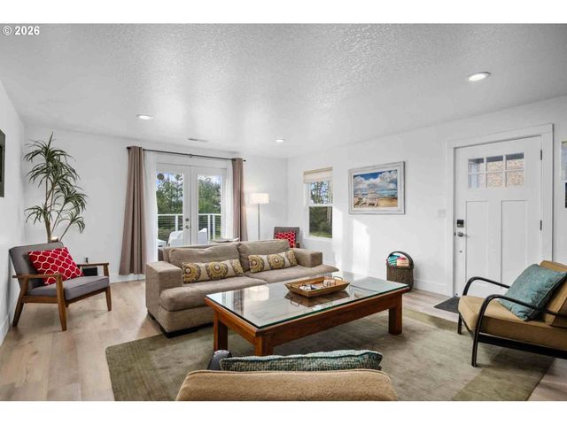 17855 OCEAN Blvd, Rockaway Beach, OR 97136