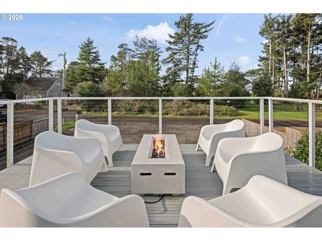 17855 OCEAN Blvd, Rockaway Beach, OR 97136