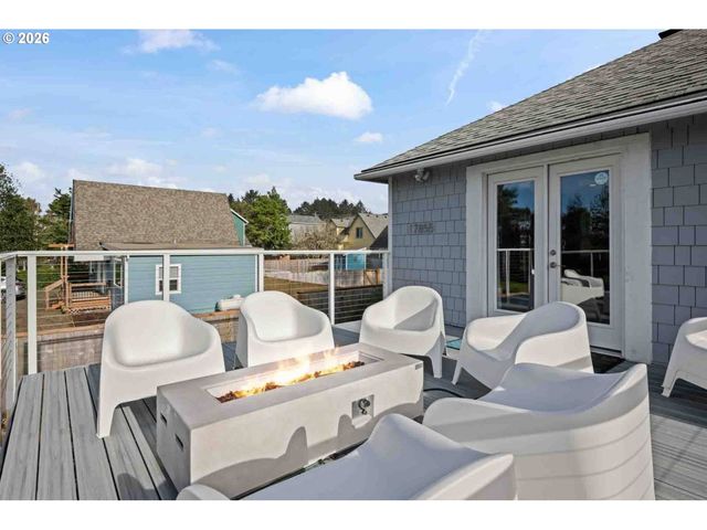 17855 OCEAN Blvd, Rockaway Beach, OR 97136