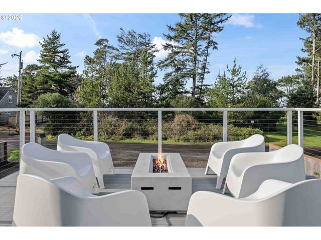 17855 OCEAN Blvd, Rockaway Beach, OR 97136