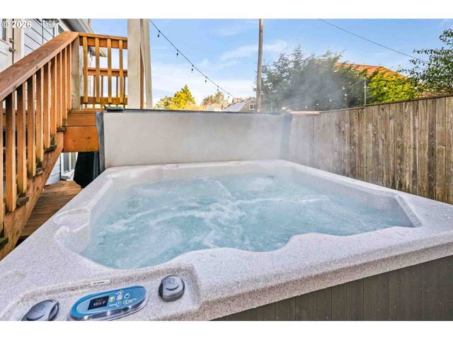 17855 OCEAN Blvd, Rockaway Beach, OR 97136