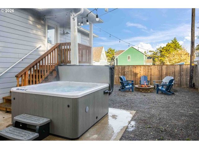 17855 OCEAN Blvd, Rockaway Beach, OR 97136