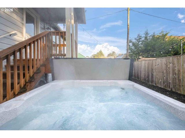 17855 OCEAN Blvd, Rockaway Beach, OR 97136