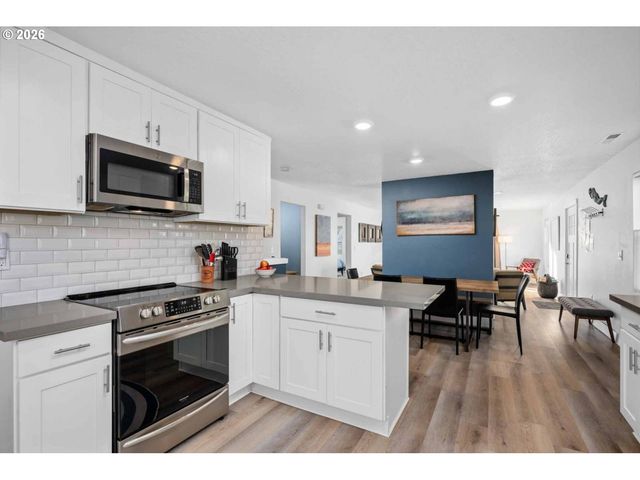 17855 OCEAN Blvd, Rockaway Beach, OR 97136