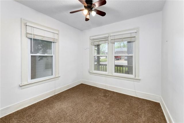 526 Oak Street, Leavenworth, KS 66048