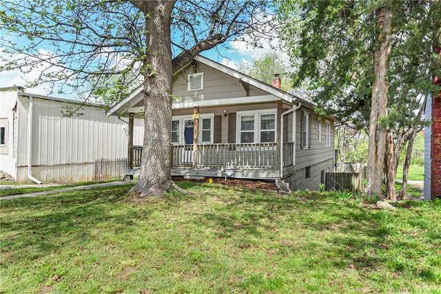 526 Oak Street, Leavenworth, KS 66048