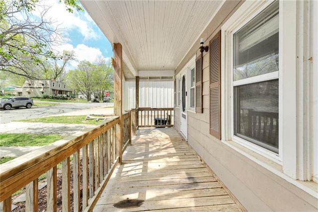 526 Oak Street, Leavenworth, KS 66048