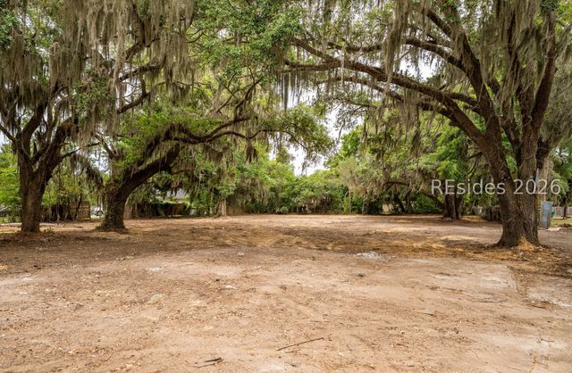 1610 Ribaut Rd, Port Royal, SC 29935