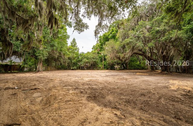 1610 Ribaut Rd, Port Royal, SC 29935