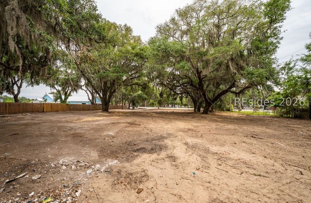 1610 Ribaut Rd, Port Royal, SC 29935