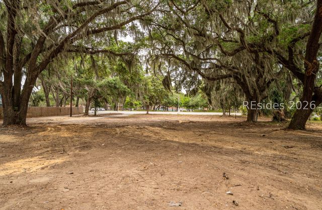 1610 Ribaut Rd, Port Royal, SC 29935