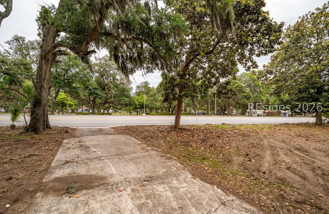 1610 Ribaut Rd, Port Royal, SC 29935