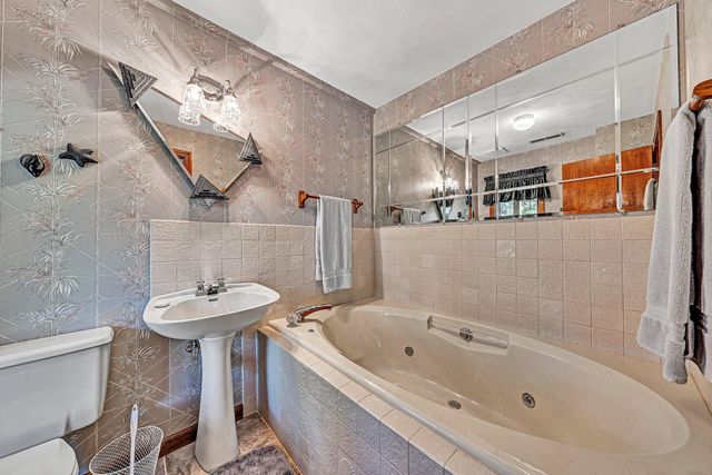 1527 Quail DR, Goodview, VA 24095