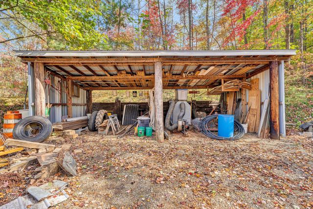 1527 Quail DR, Goodview, VA 24095