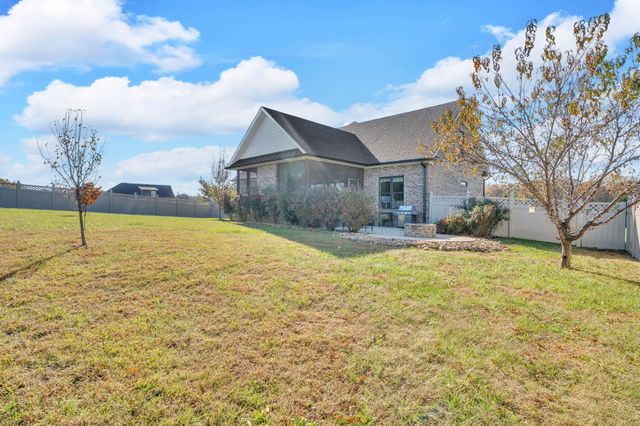 25 Holt Lane, Tullahoma, TN 37388