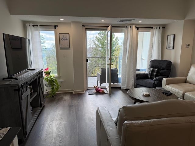 12 Mountain Laurels Dr Apt 504, Nashua, NH 03062