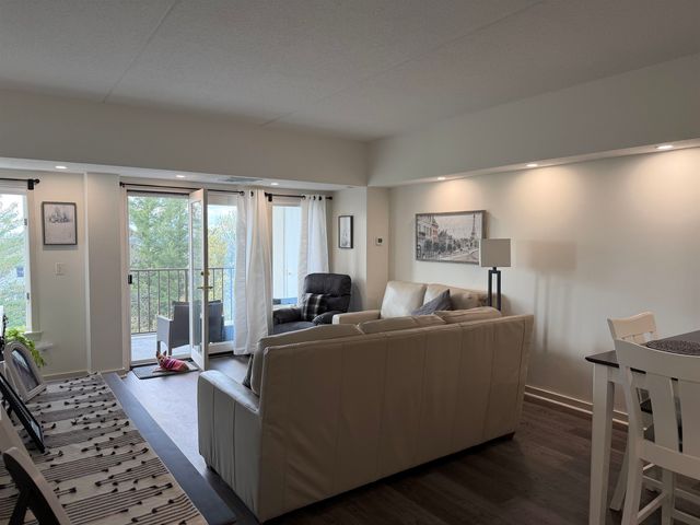 12 Mountain Laurels Dr Apt 504, Nashua, NH 03062