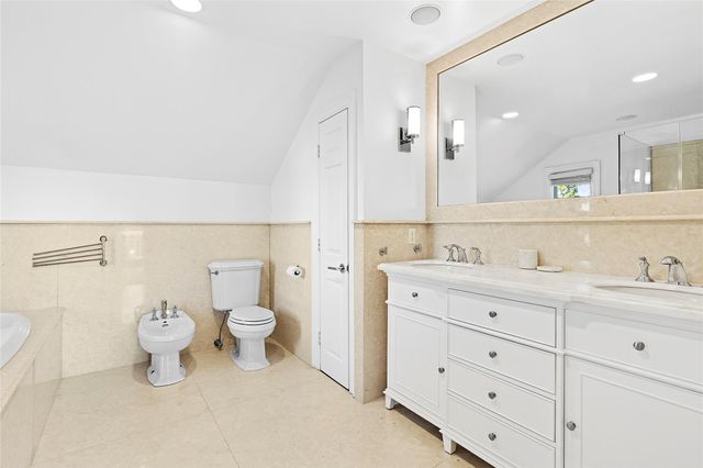 4 Bayfield Court, Westhampton Beach, NY 11978