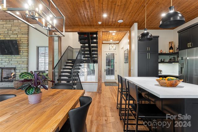 256 Haulback Way, Sylva, NC 28779