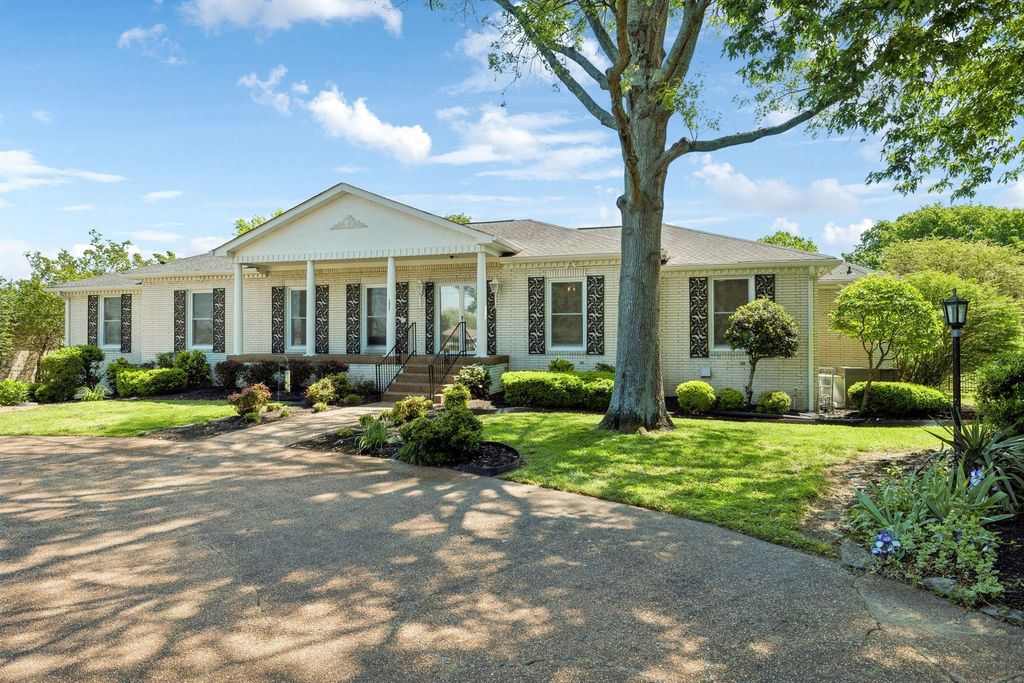 223 Kennett Rd, Old Hickory, TN 37138