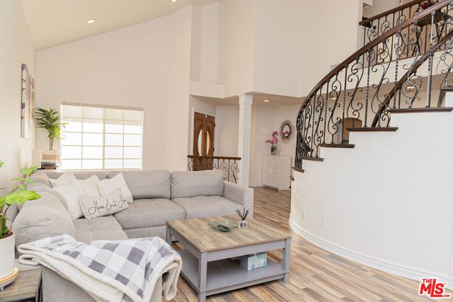 12000 Falcon Crest Way, Porter Ranch, CA 91326