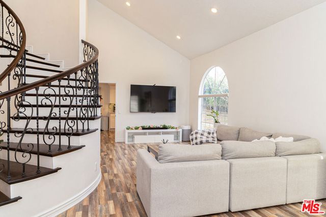 12000 Falcon Crest Way, Porter Ranch, CA 91326