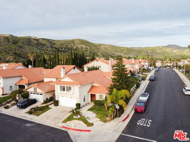 12000 Falcon Crest Way, Porter Ranch, CA 91326