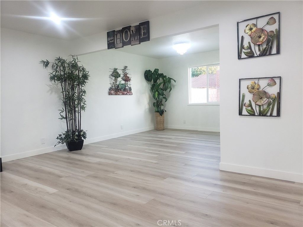 Image 10 of property listing at 2758 W STOCTON, Anaheim, CA 92801