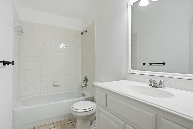 1009 Raleigh Path Road, Denton, TX 76208