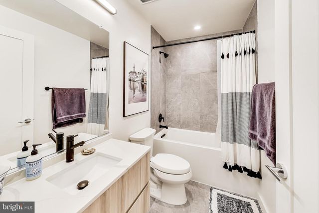 2216 40TH PL NW #2, Washington, DC 20007