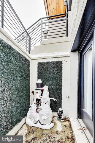 2216 40TH PL NW #2, Washington, DC 20007