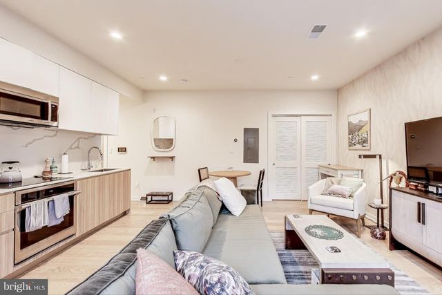 2216 40TH PL NW #2, Washington, DC 20007