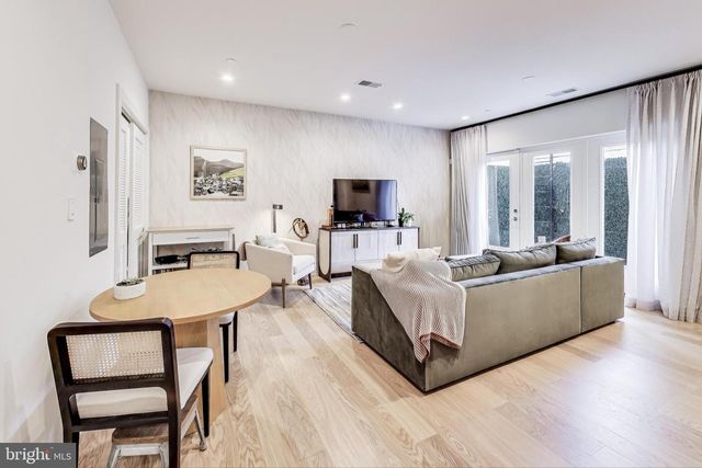 2216 40TH PL NW #2, Washington, DC 20007