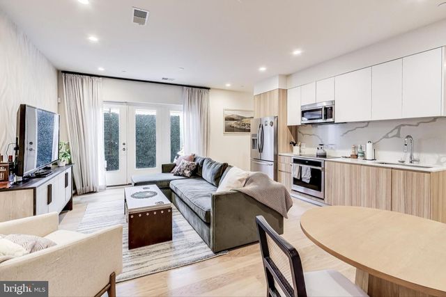 2216 40TH PL NW #2, Washington, DC 20007