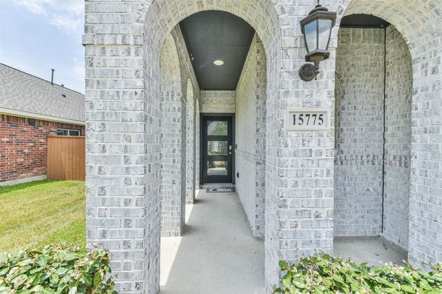 15775 Cairnwell Bend Drive, Humble, TX 77346