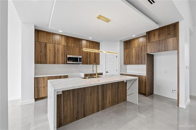 2709 E Pecos Road, Edinburg, TX 78542