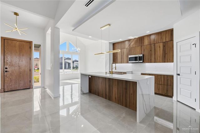 2709 E Pecos Road, Edinburg, TX 78542