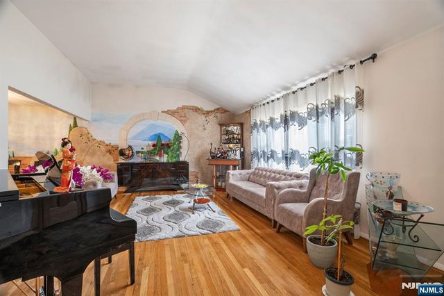 31-07 Garfield Place, Fair Lawn, NJ 07410