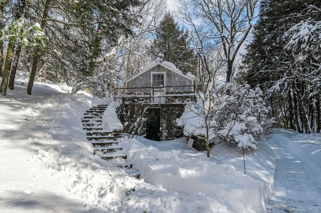 549 Croton Lake Road, Bedford Corners, NY 10549