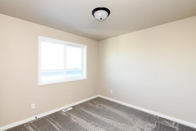 6805 Deer Creek Loop, Horace, ND 58047