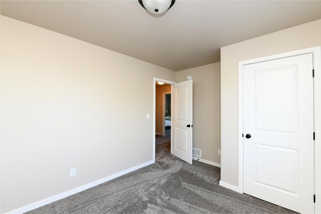 6805 Deer Creek Loop, Horace, ND 58047