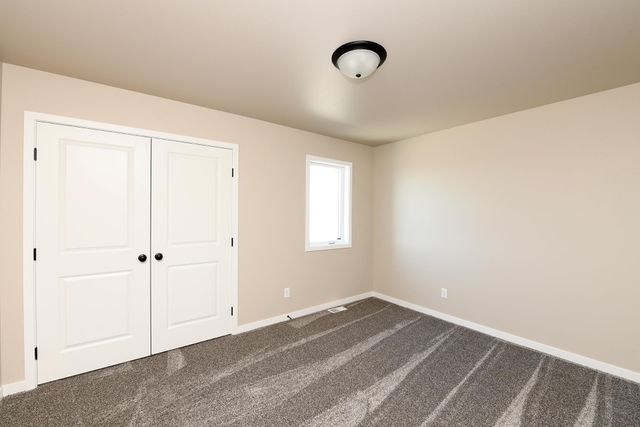 6805 Deer Creek Loop, Horace, ND 58047